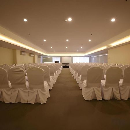 Sequoia Hotel Кесон Сити Екстериор снимка