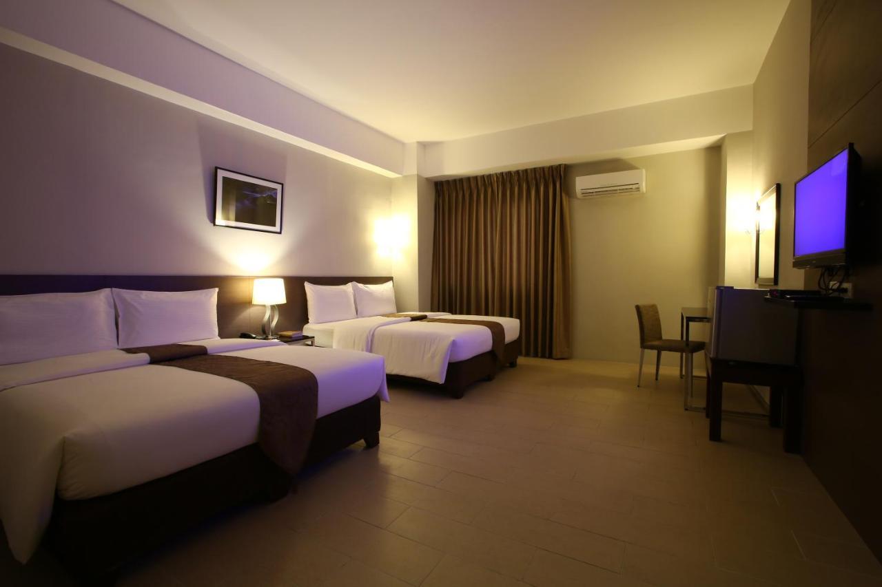Sequoia Hotel Кесон Сити Екстериор снимка