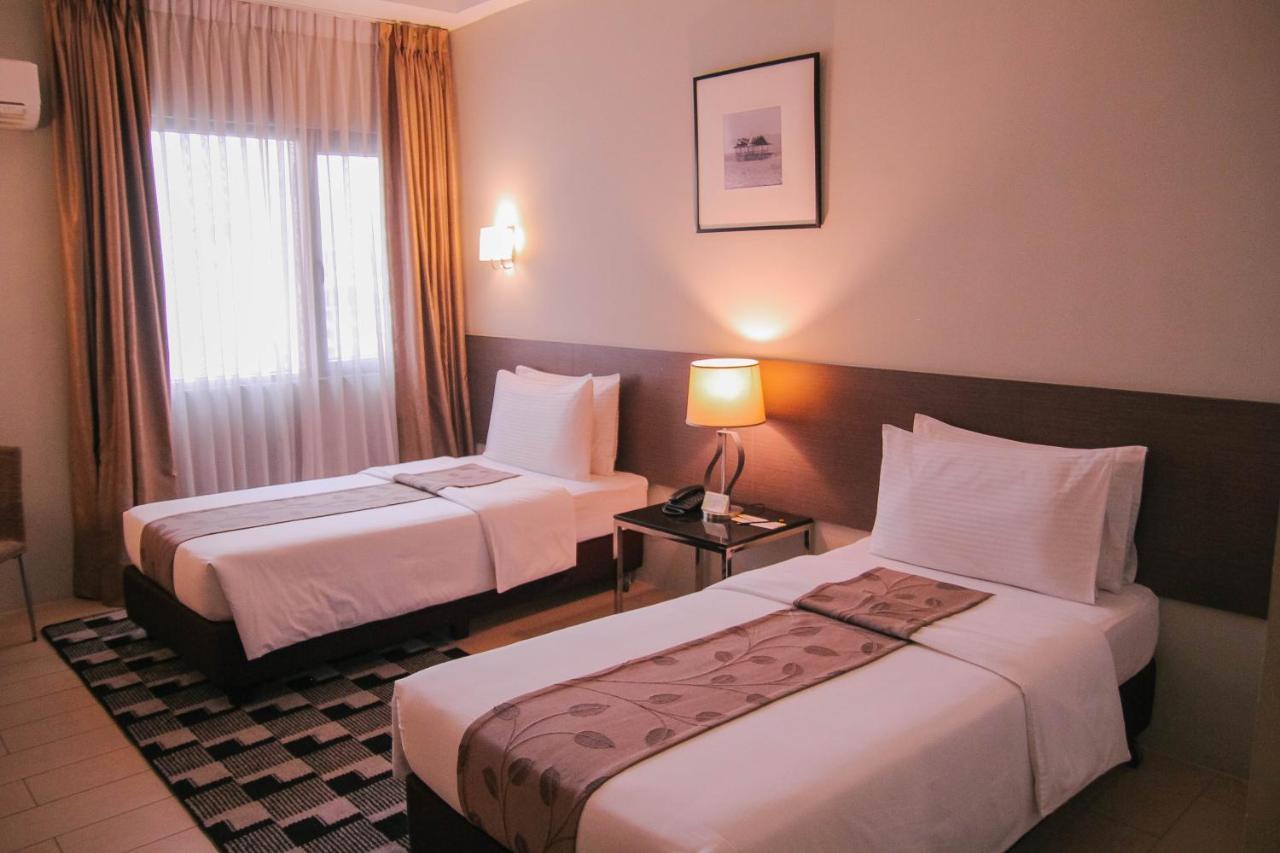 Sequoia Hotel Кесон Сити Екстериор снимка