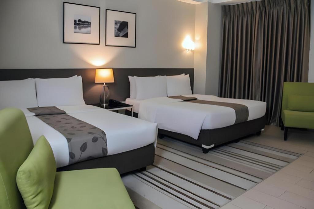Sequoia Hotel Кесон Сити Екстериор снимка