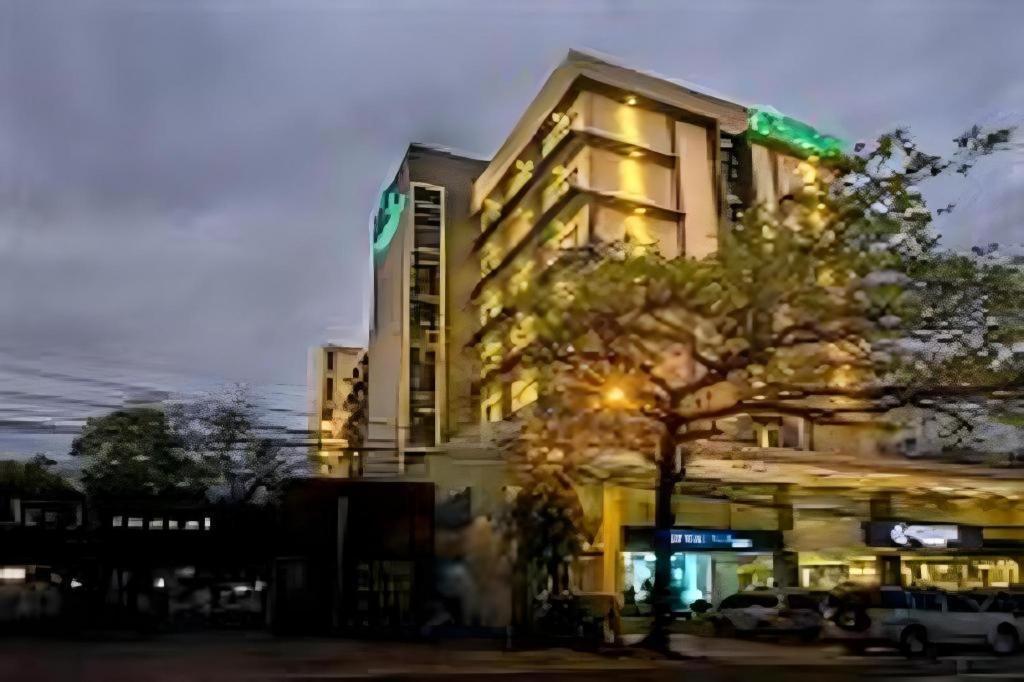 Sequoia Hotel Кесон Сити Екстериор снимка