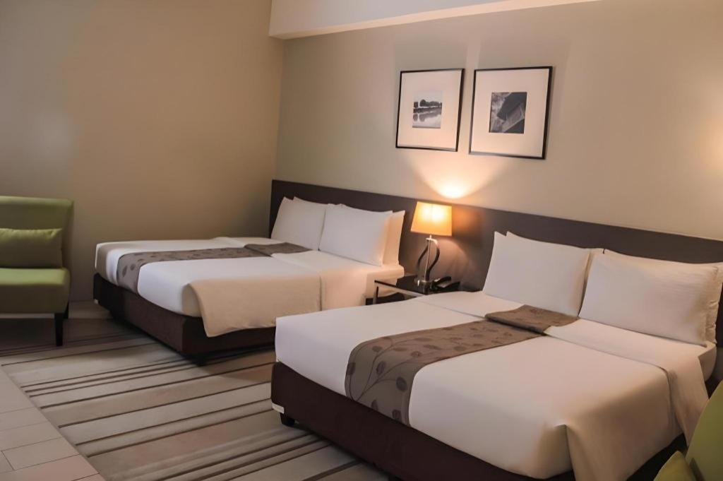 Sequoia Hotel Кесон Сити Екстериор снимка