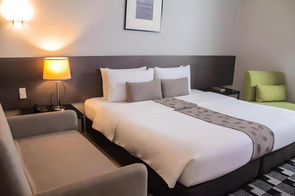 Sequoia Hotel Кесон Сити Екстериор снимка