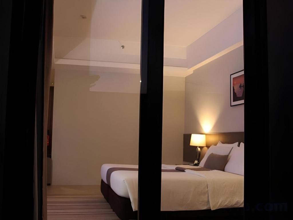 Sequoia Hotel Кесон Сити Екстериор снимка