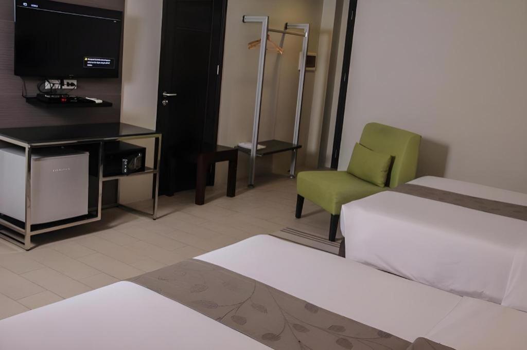 Sequoia Hotel Кесон Сити Екстериор снимка
