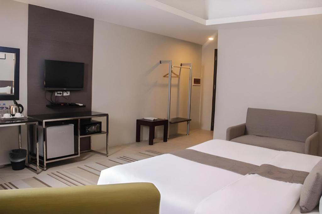 Sequoia Hotel Кесон Сити Екстериор снимка