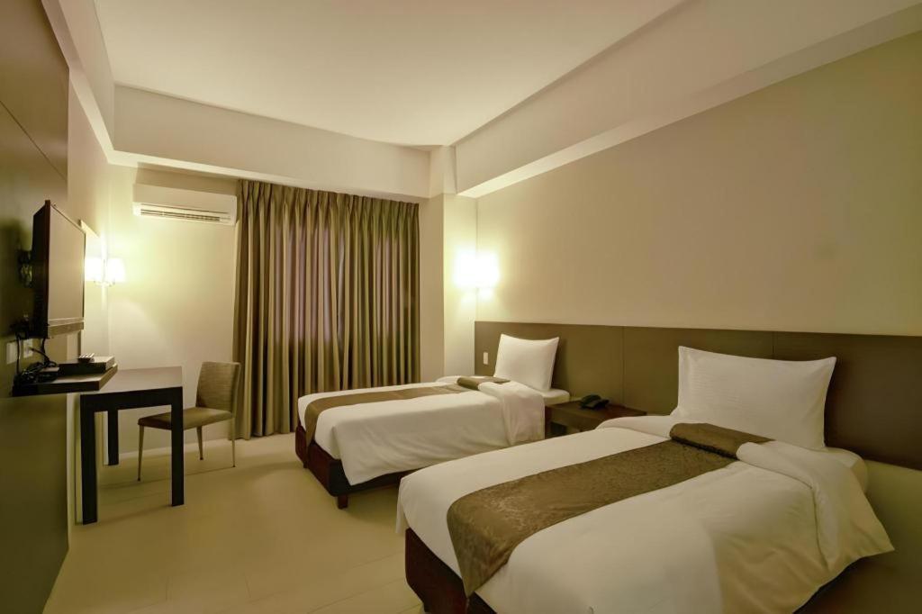 Sequoia Hotel Кесон Сити Екстериор снимка