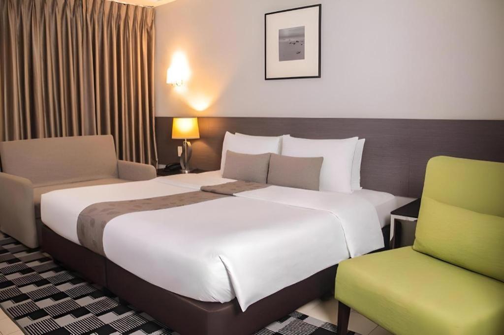 Sequoia Hotel Кесон Сити Екстериор снимка