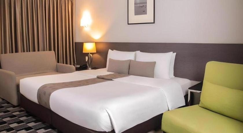 Sequoia Hotel Кесон Сити Екстериор снимка
