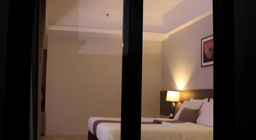 Sequoia Hotel Кесон Сити Екстериор снимка