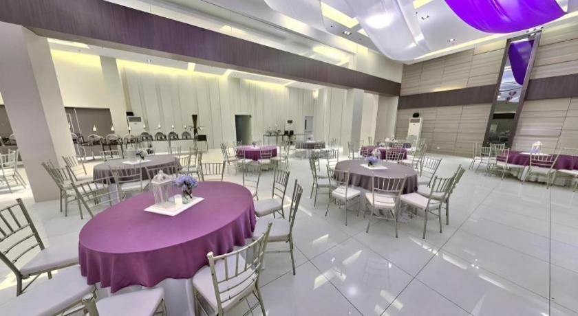 Sequoia Hotel Кесон Сити Екстериор снимка
