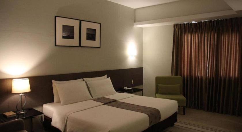 Sequoia Hotel Кесон Сити Екстериор снимка