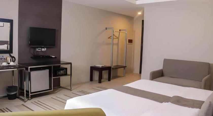 Sequoia Hotel Кесон Сити Екстериор снимка