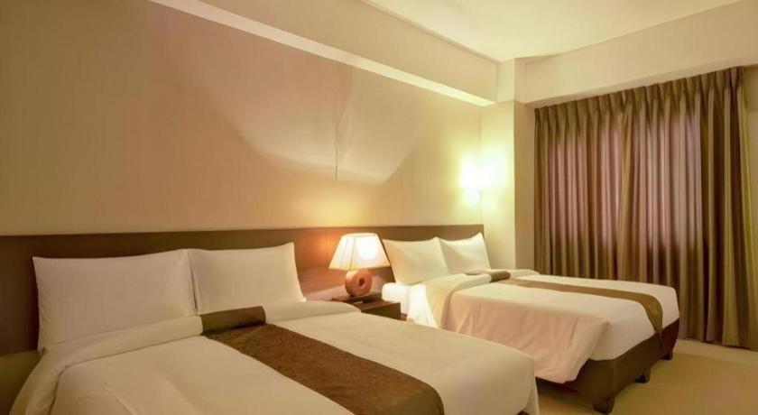 Sequoia Hotel Кесон Сити Екстериор снимка